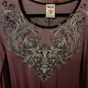 Vocal long T-shirt with shark bite hem